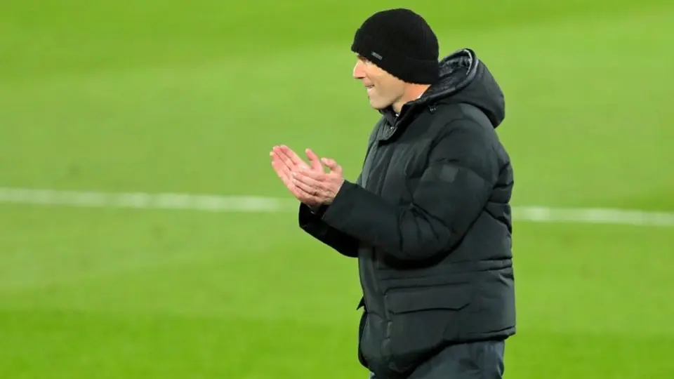 Real Madrid: Zidane, aislado por caso positivo de Covid-19 en su entorno cercano