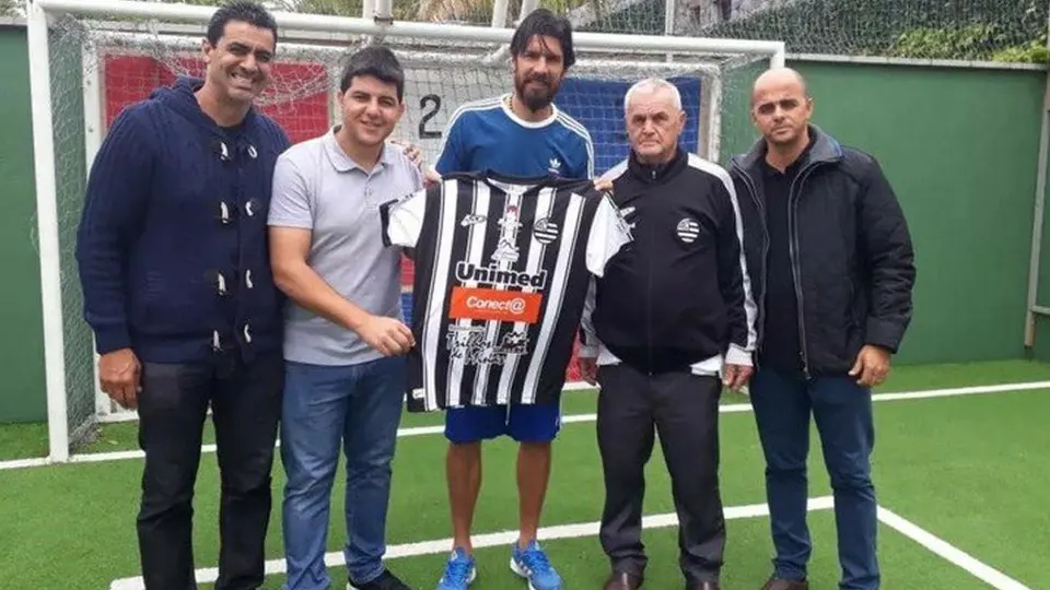 Loco Abreu: Jugará en el Athletic Club de Brasil, su equipo número 30 como profesional
