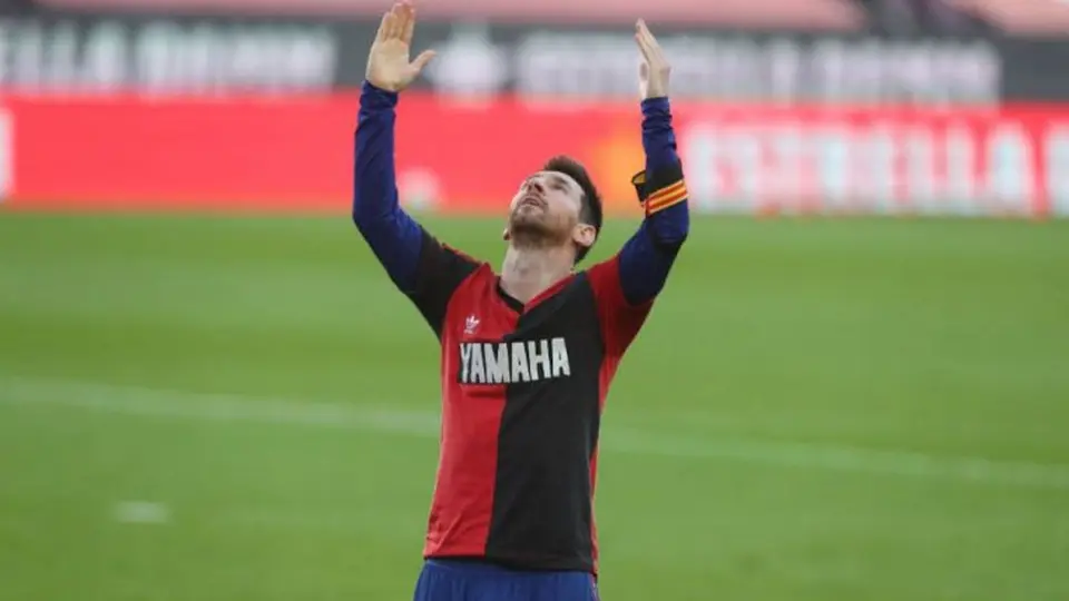 Messi: Comité confirmó la amarilla para Leo por quitarse la playera en homenaje a Maradona