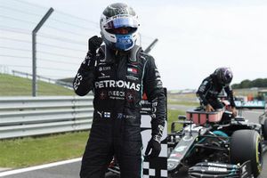 F1: Bottas le arrebató la 'pole' a Hamilton y saldrá primero en el GP 70 aniversario