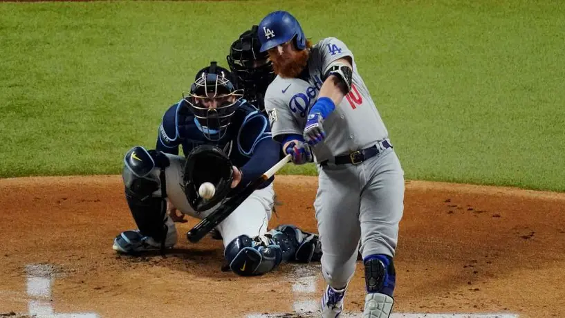 Justin Turner: Se quedará con Dodgers por dos años más