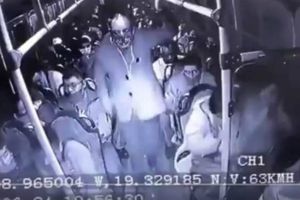 Video: Pasajero murió al intentar evitar asalto en transporte público