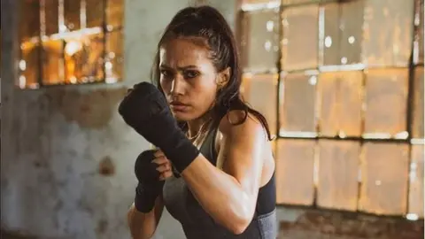 Seniesa Estrada derribó barreras para abrirse paso en el boxeo