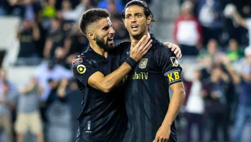 Diego Rossi y Carlos Vela en festejo | IMAGO7