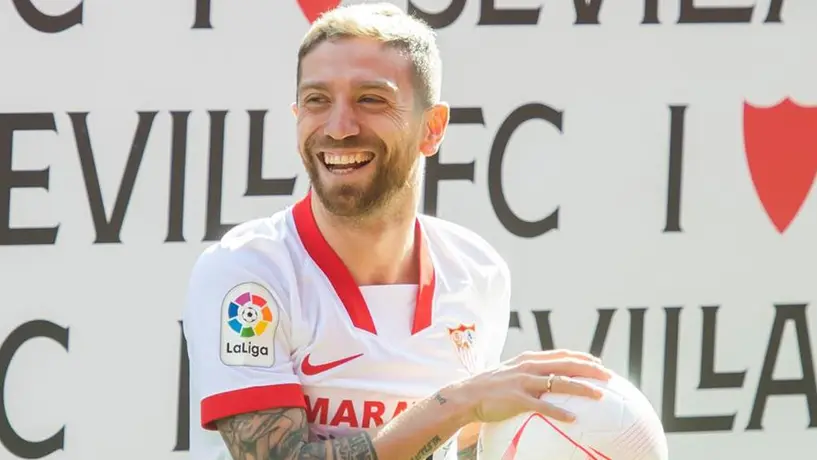 'Papu' Gómez realiza novatada con Sevilla presumiendo su peculiar baile