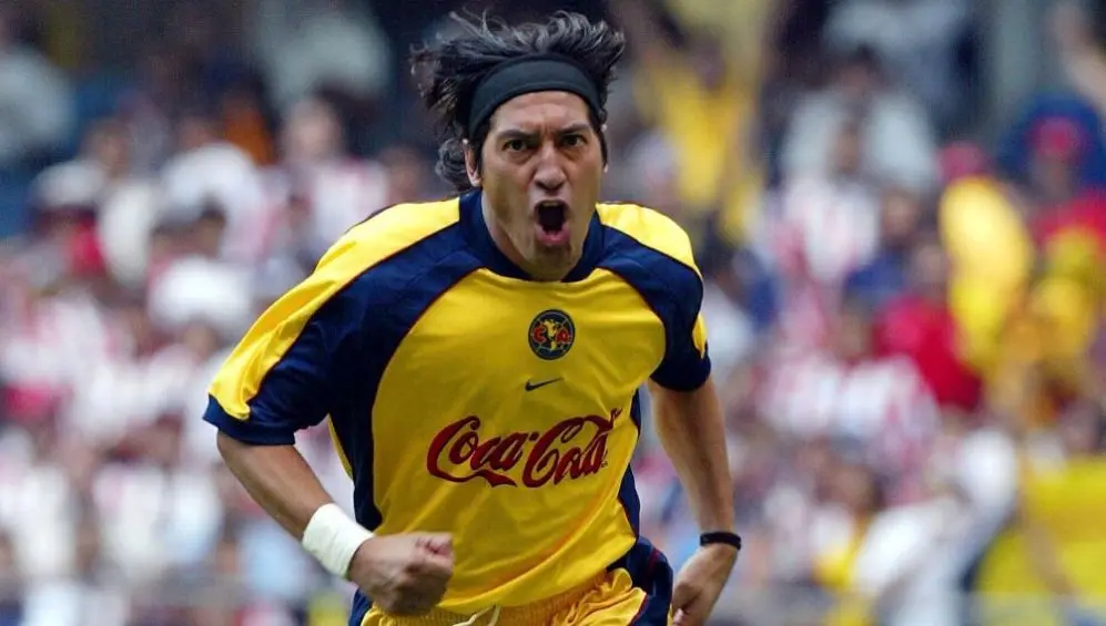 Iván Zamorano celebrando una anotación con las Águilas | MEXSPORT