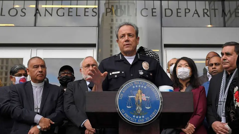 Policía de Los Ángeles investiga tarjeta de San Valentín con burla a George Floyd