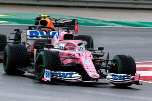 Checo Pérez vivió dramático final para lograr podio en Gran Premio de Turquía