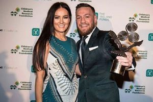 Conor McGregor anunció que contraerá nupcias con su novia Dee Devlin