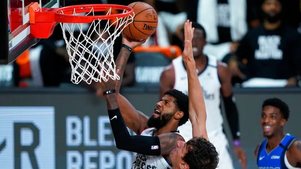 Clippers humilló a los Mavericks en juego cinco de la serie de Playoffs