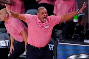 NBA: Doc Rivers deja a los Clippers tras siete temporadas