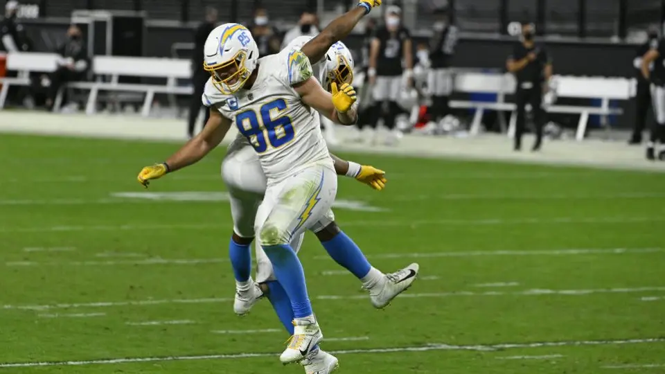 NFL: Chargers vino de atrás y en tiempo extra venció a Raiders