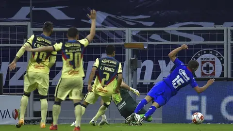 Cruz Azul vs América: Rivero y Jiménez protagonizaron jugada polémica en el Clásico