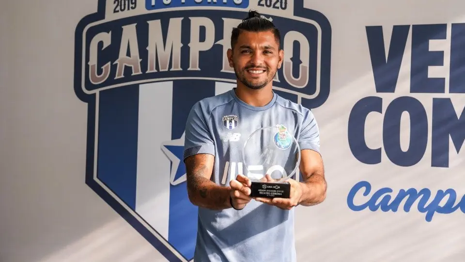 Tecatito Corona tras recibir MVP: 'Me siento muy contento de lo que logré'