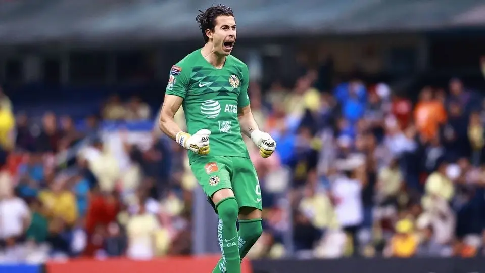Óscar Jiménez: 'De Guillermo Ochoa trato de aprender el temple para encarar los Clásicos'
