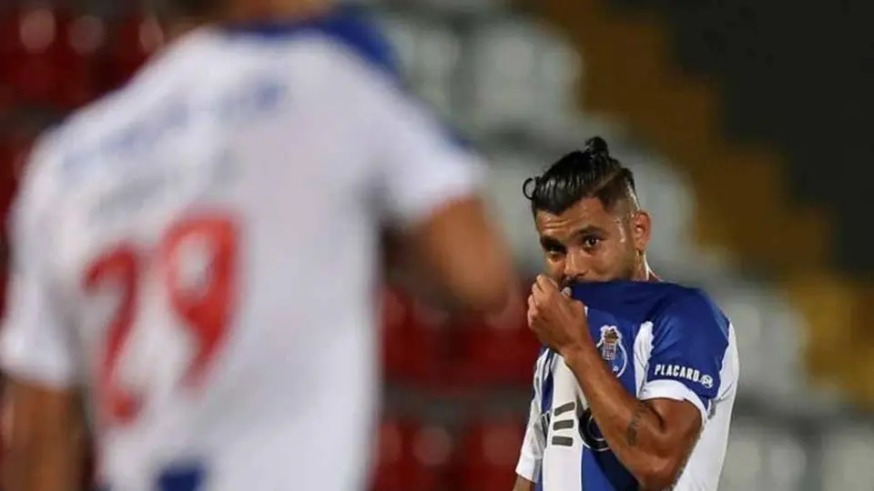 Tecatito Corona: Porto dejaría salir al mexicano sólo por 30 millones de euros