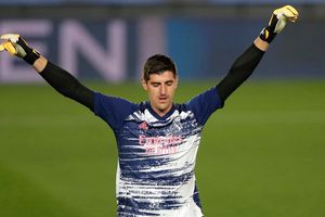 Video: Courtois fue captado 'ligando' con una gamer en pleno directo