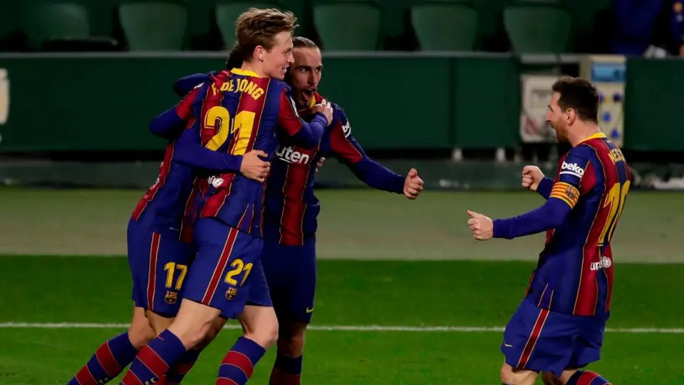 Andrés Guardado: Betis cayó ante Barcelona con el mexicano de titular