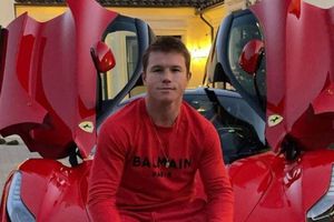 Canelo Álvarez: Presumió Ferrari valuado en 4 millones de dólares
