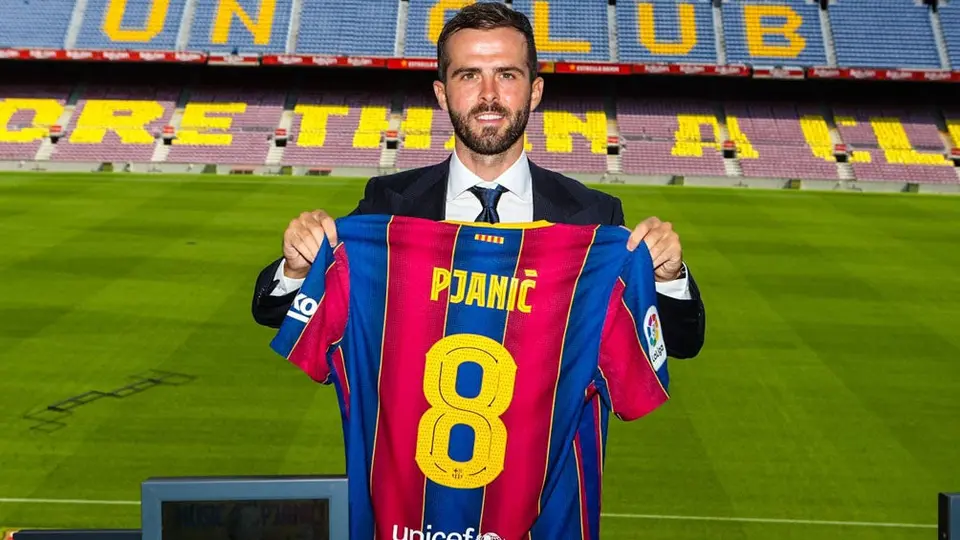 Pjanic en su presentación: 'Jugar en Barcelona siempre fue mi sueño'