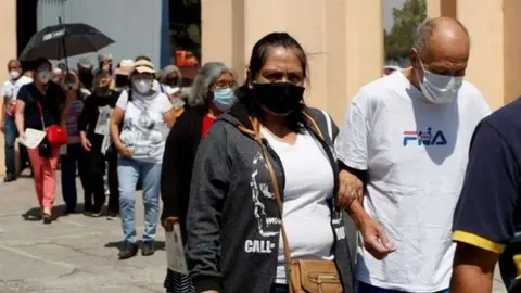 Coronavirus: CDMX continuará una semana más en Semáforo Naranja