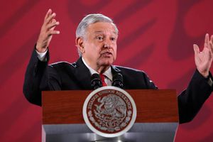 AMLO criticó altos sueldos de los deportistas profesionales