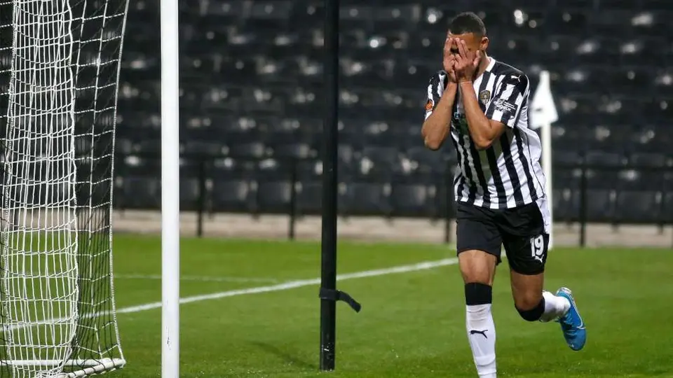 Video: Elisha Sam, jugador del Notts County, anotó increíble gol de escorpión