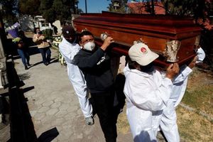 Coronavirus: Cementerios de la Ciudad de México, saturados por un nuevo pico de muertes