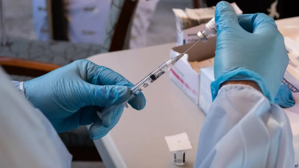 Coronavirus: OMS advierte que vacunación tardará medio año en reducir contagios diarios