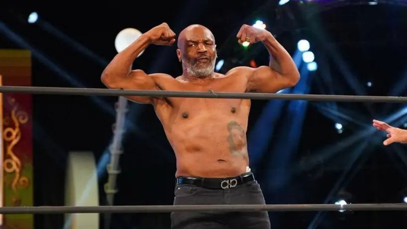 Video: Mike Tyson dio brutal derechazo a su entrenador durante práctica