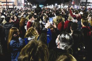 NCAA: Afición de Alabama realizó festejo desbordado tras campeonato a pesar del Covid-19