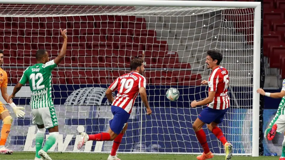 Guardado: En duelo de mexicanos el Atlético de Madrid derrotó al Betis