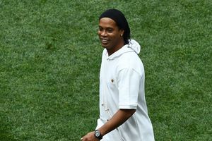 Barcelona: Ronaldinho sería vecino de Leo Messi y Luis Suárez