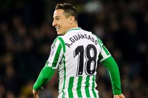 Andrés Guardado sorprendió a su esposa con un piano de regalo de Navidad