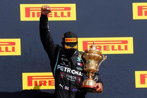 Lewis Hamilton ganó GP de Gran Bretaña con un neumático pinchado