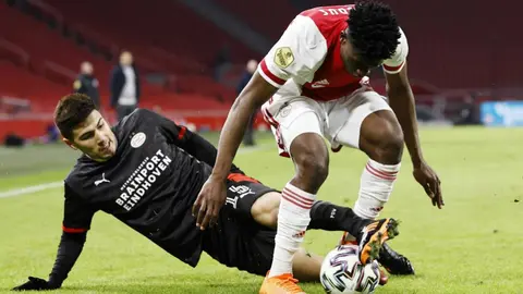 Erick Gutiérrez: Reapareció con PSV en empate en el Clásico ante Ajax