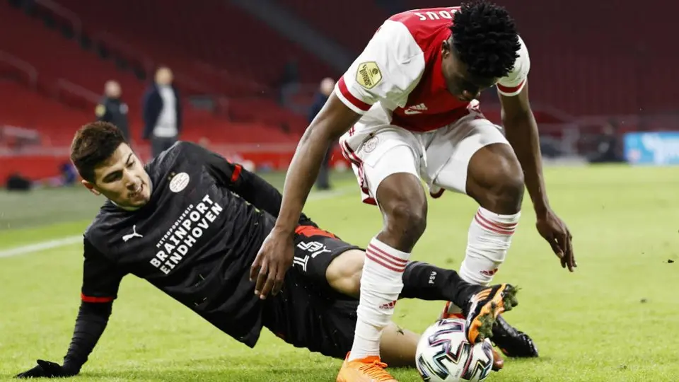 Erick Gutiérrez: Reapareció con PSV en empate en el Clásico ante Ajax