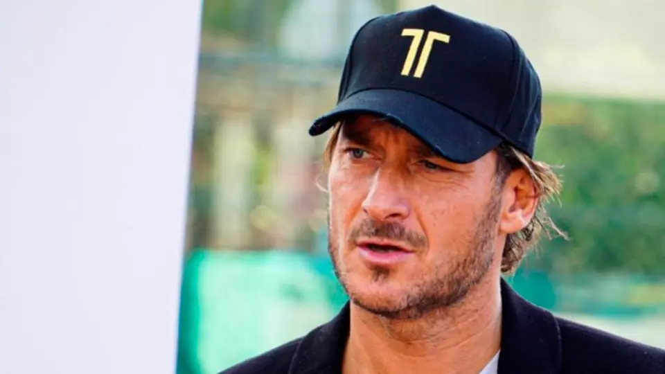 Francesco Totti dio positivo por Coronavirus y tiene síntomas leves