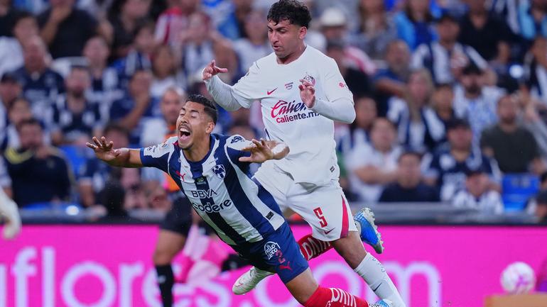 'Cotorro' tira a 'Rica' Chávez en el área | MexSport