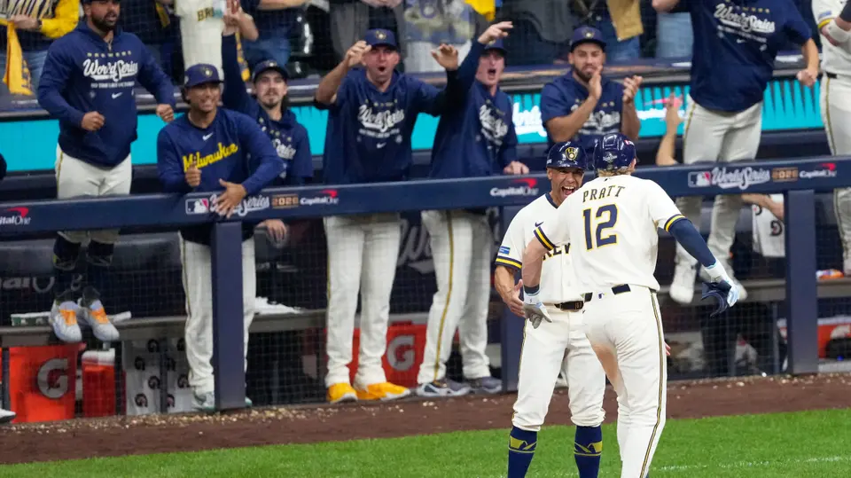 Milwaukee Brewers festeja la victoria en el Juego 2 de la Serie Mundial | AP