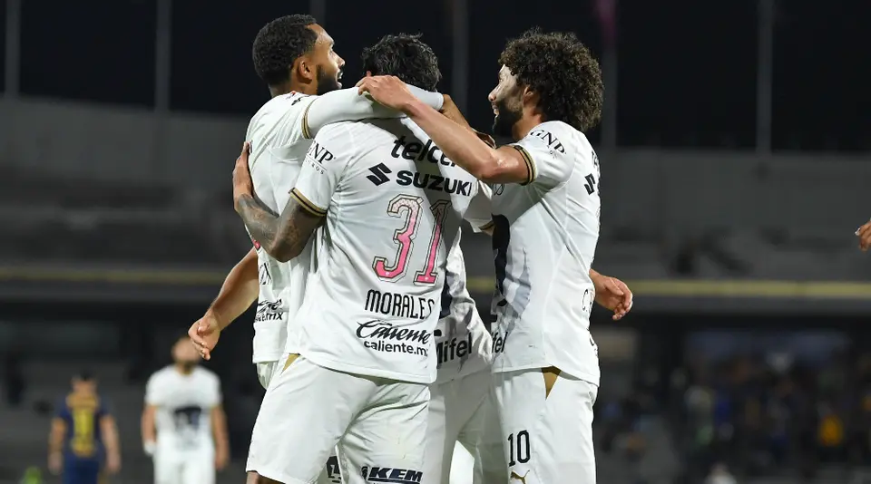 Jugadores de Pumas celebran el gol de Robert Morales ante Tigres | MEXSPORT