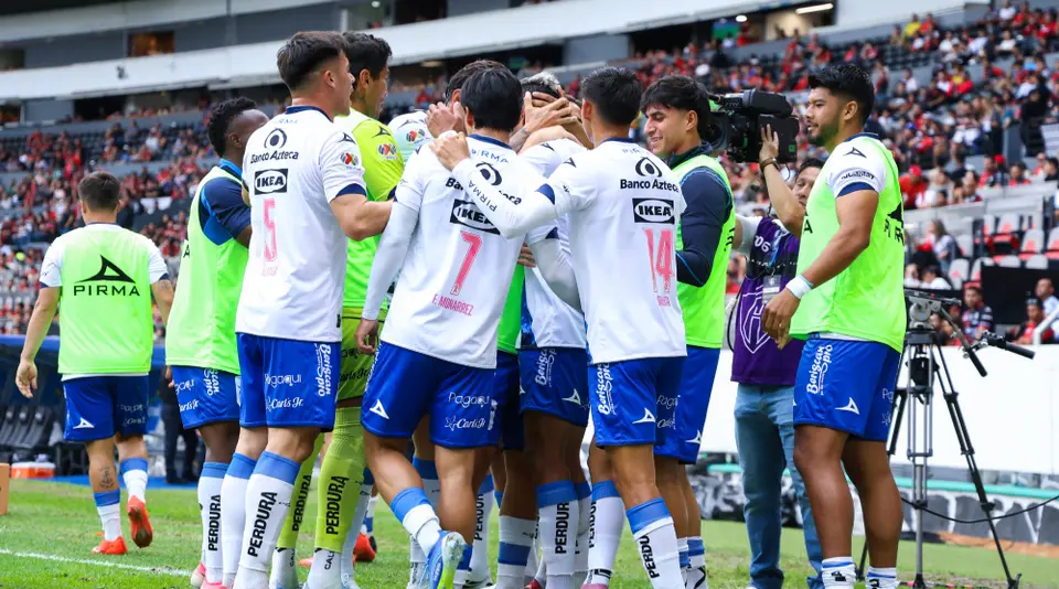 Jugadores de Puebla celebran el gol en empate ante el Atlas | MEXSPORT