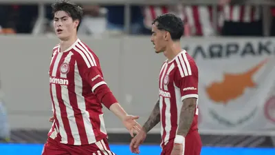 ‘Hormiga’ González regresa a la titularidad en goleada del Olympiacos ante el Kalamata