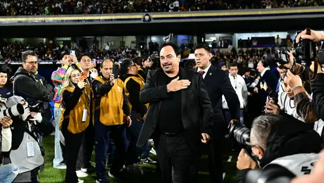 Hugo Sánchez: el homenaje de Pumas al Niño de Oro ante Tigres