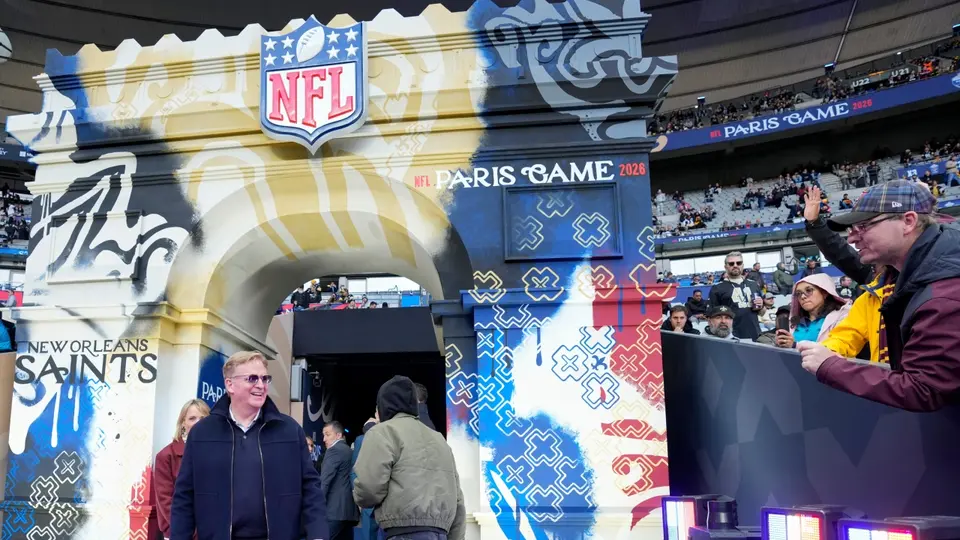 Roger Goodell, comisionado de la NFL, en el partido en París entre Saints y Steelers | AP