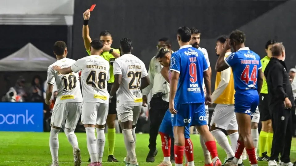 El momento de la expulsión de Neymar en el partido de Santos contra Bahía | AFP