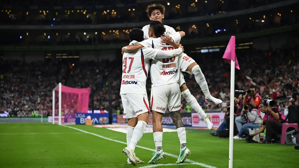 Festejo de Piojo Alvarado en el gol ante Rayados | Imago7