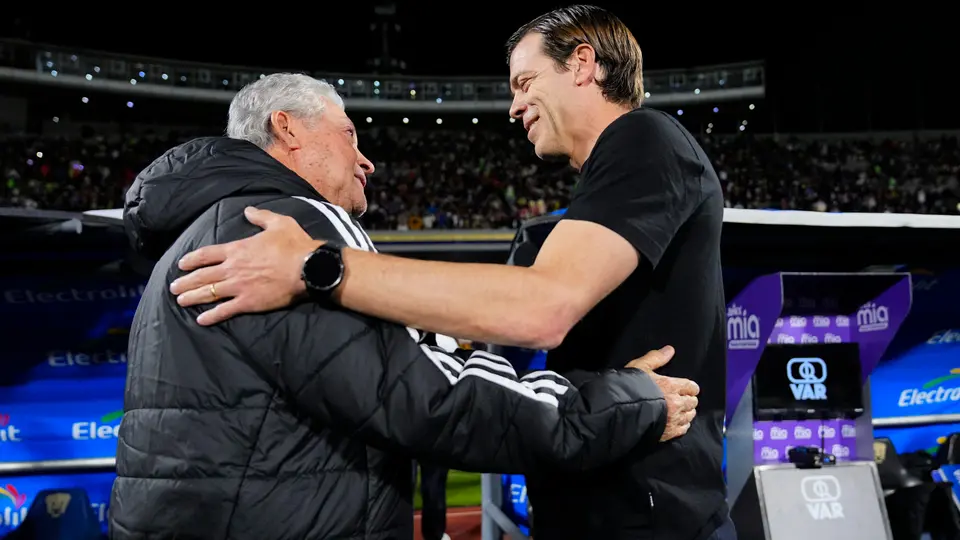 Vucetich y Solari se saludan antes del partido entre Pumas y Tigres | Imago7