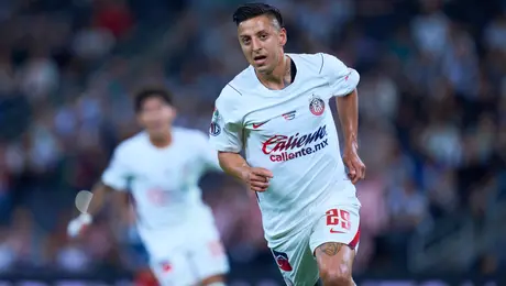 Roberto Alvarado busca establecer un nuevo récord con Chivas en el Apertura 2026