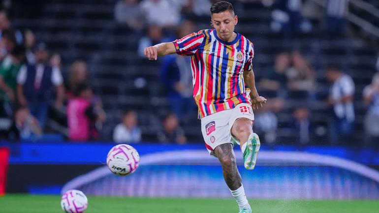 Piojo Alvarado calienta en el Estadio BBVA antes del partido contra Rayados | MexSport